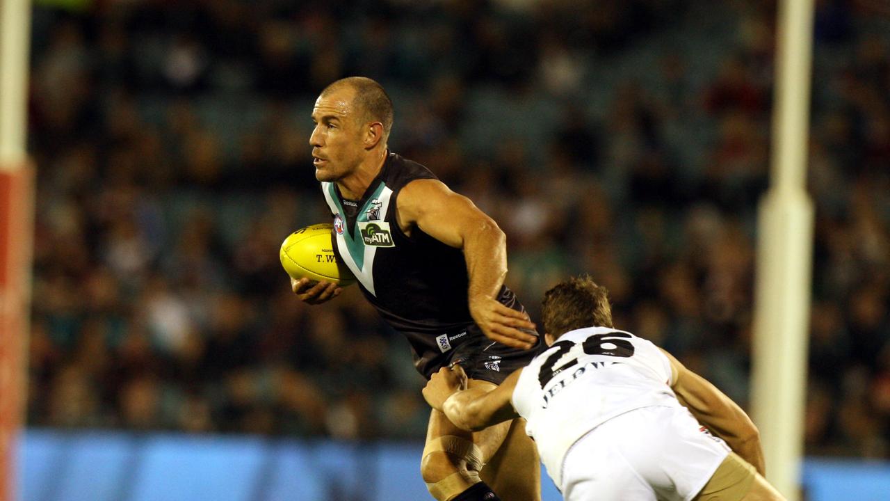 Warren Tredrea in action for Port Adelaide in 2010.