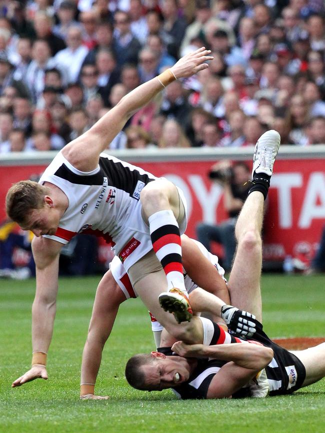 Nick Maxwell cops one in the head from Brendon Goddard.