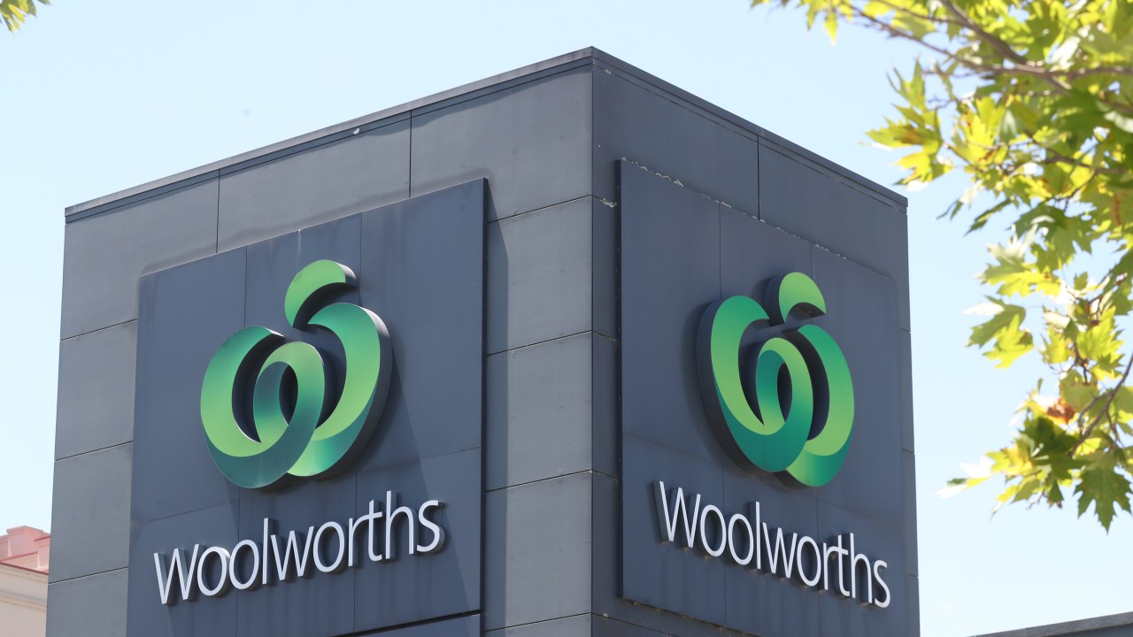 Bizarre Woolworths sign banning common item divides the internet