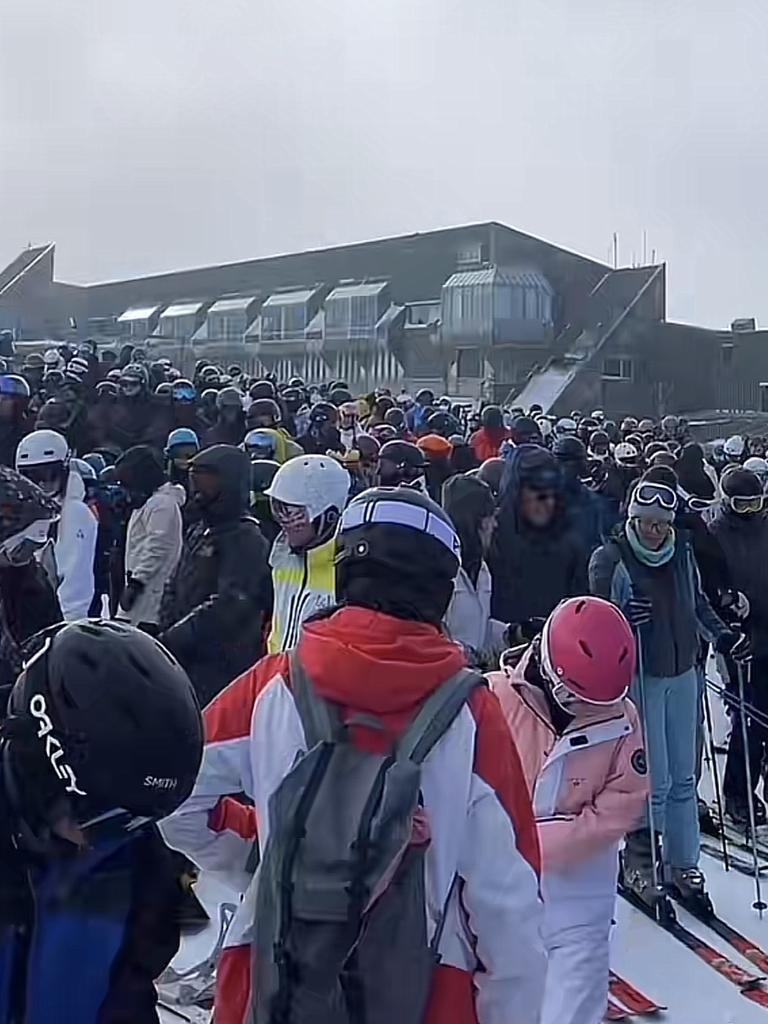 Queues at Front Valley, Perisher’s main access run to the resort, during the winter school holidays. Picture: TikTok / lillypousderkos