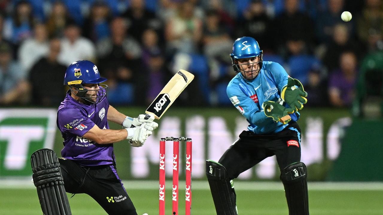 Hobart Hurricanes defeat Adelaide Strikers at Blundstone Arena