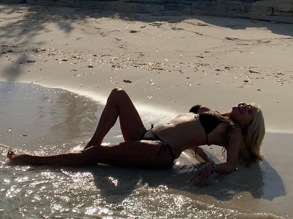 Fans have been losing it over the beach snaps, calling her ‘inspirational’.