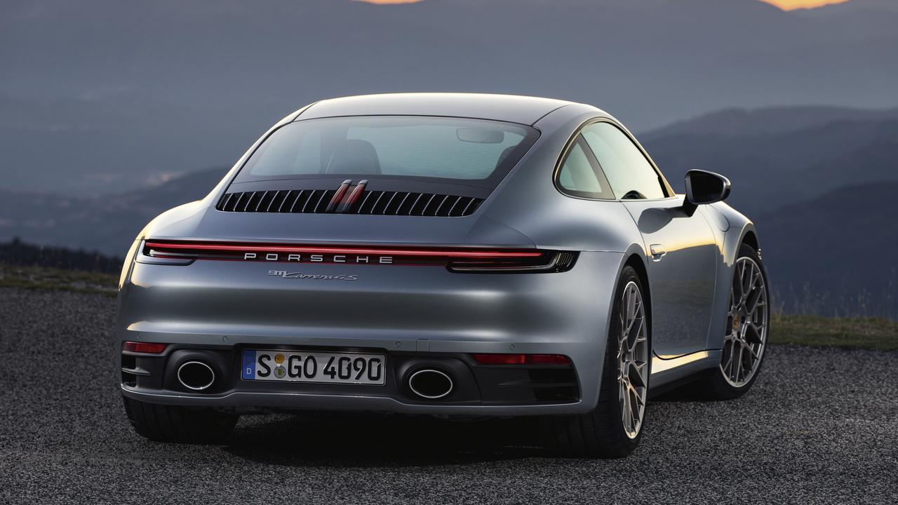 The 911 keeps its iconic shape. (overseas model shown)