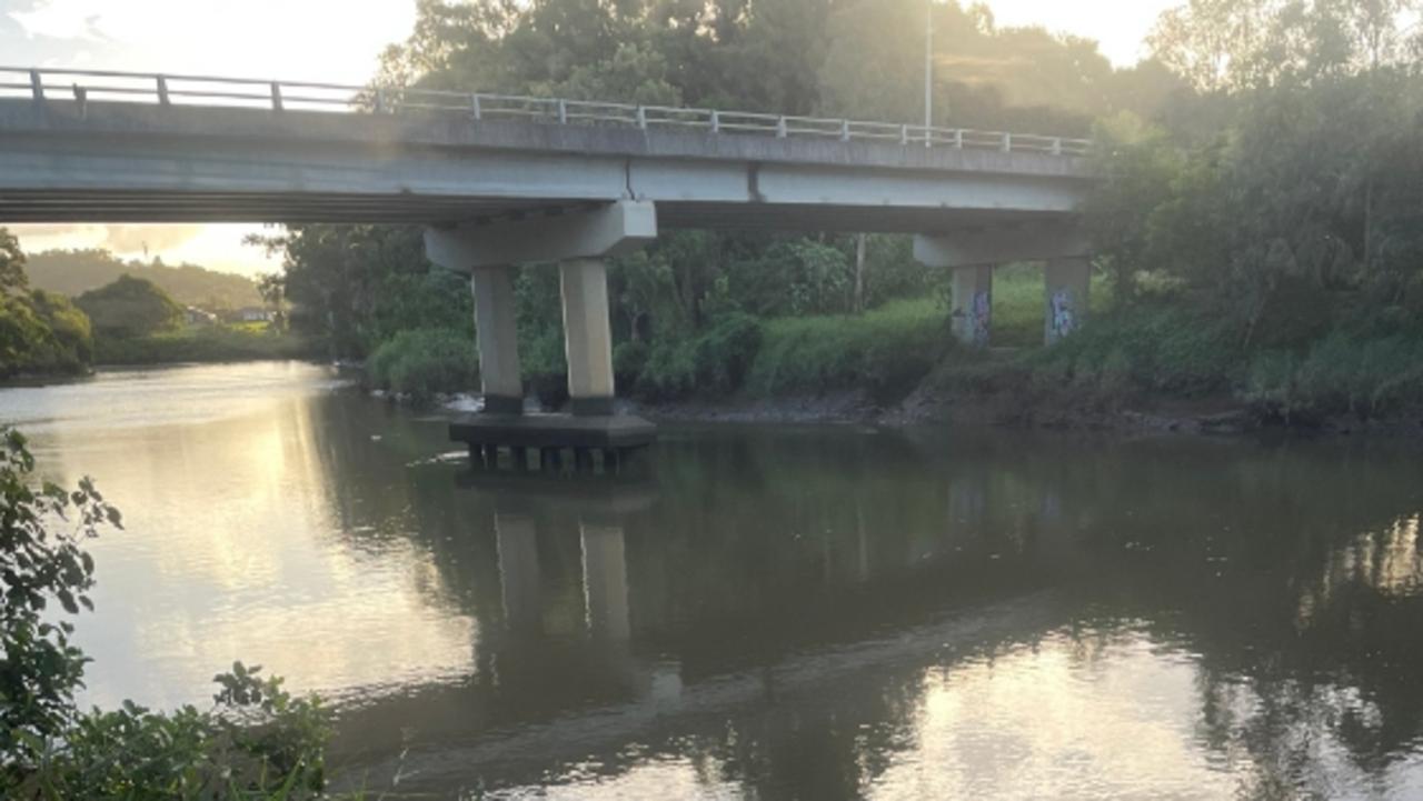 State Environment Department officer undertaking investigation on the Albert River sewer leak.