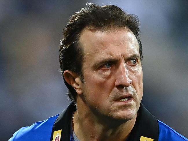 GEELONG, AUSTRALIA - JUNE 18: Bulldogs head coach Luke Beveridge runs off the field during the round 13 AFL match between the Geelong Cats and the Western Bulldogs at GMHBA Stadium on June 18, 2021 in Geelong, Australia. (Photo by Quinn Rooney/Getty Images)