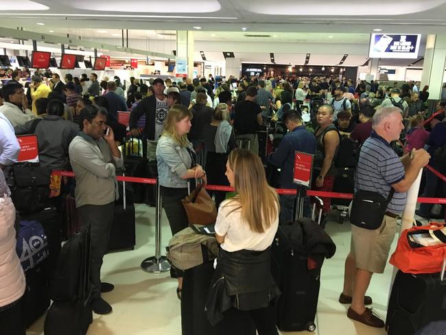 System Error Causes Chaos At Sydney Airport | Daily Telegraph