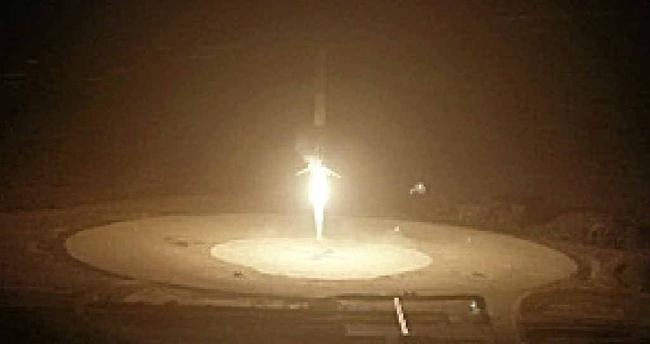 TOUCHDOWN: SpaceX’s Falcon 9 rocket lands in Florida. Picture: SPACEXEPA