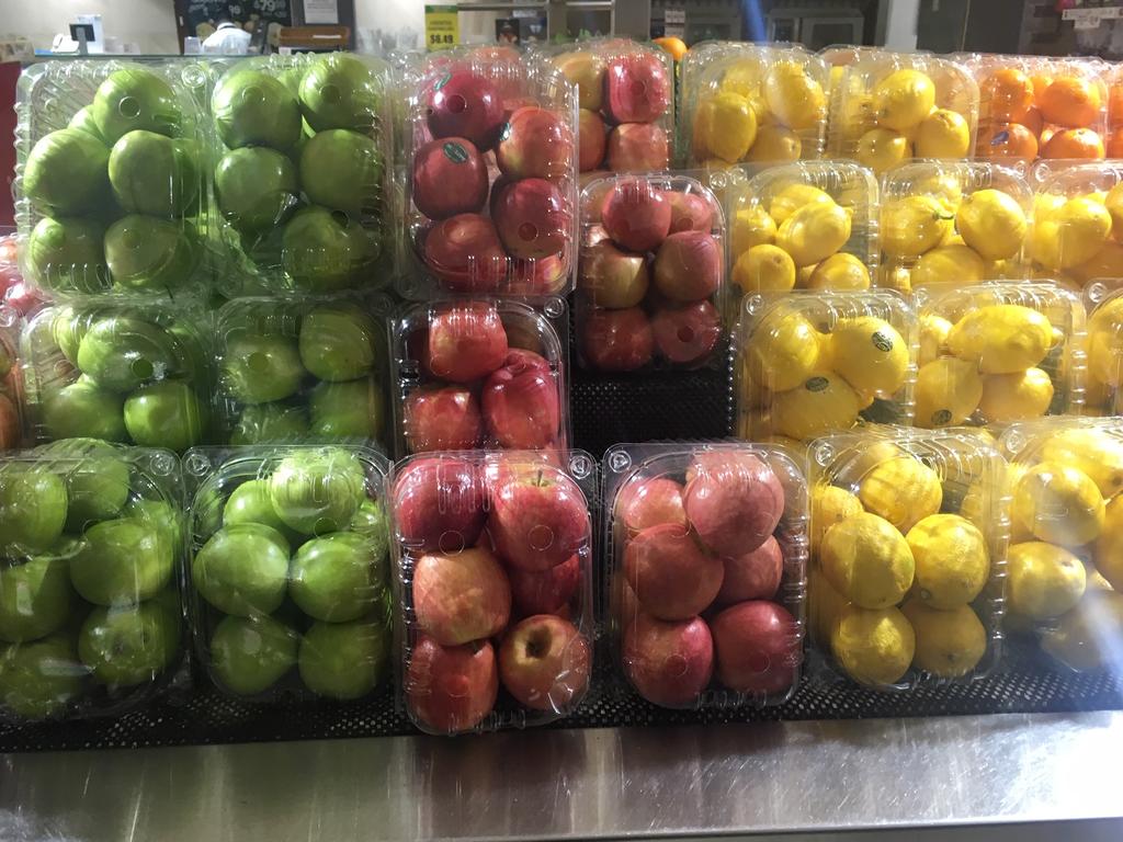 Single fruit and vegetables sold in bulk are often put in plastic boxes and sold at reduced prices.