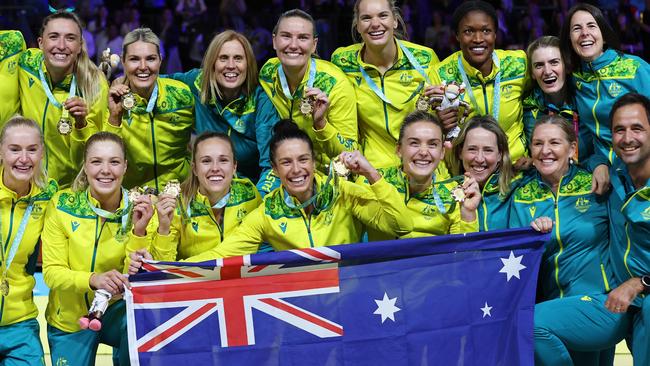 BIRMINGHAM, ENGLAND - AUGUST 07: Gold Medallists Team Australia celebrate during the Netball Medal Ceremony on day ten of the Birmingham 2022 Commonwealth Games at NEC Arena on August 07, 2022 on the Birmingham, England. (Photo by Stephen Pond/Getty Images)