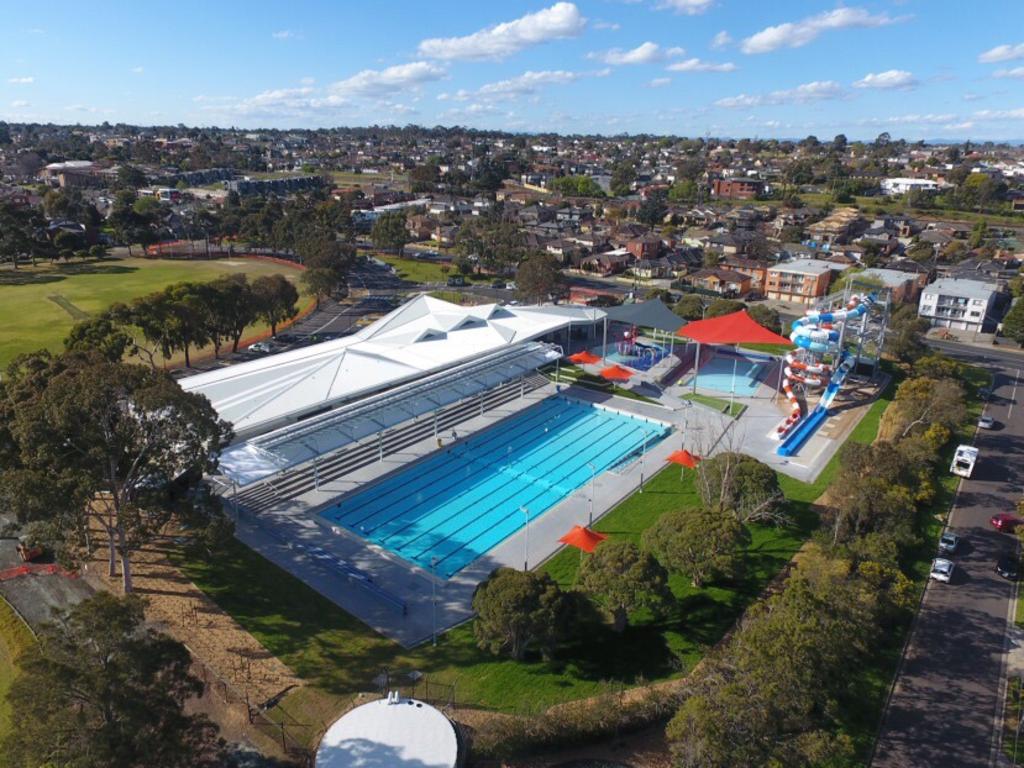 oak park swimming pool