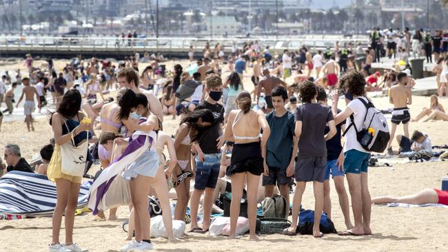 Beachgoers packed St Kilda on Sunday. Picture: NCA NewsWire/David Geraghty