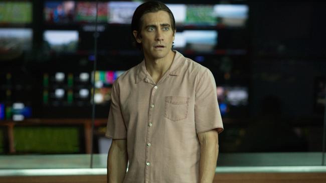 Jake Gyllenhaal looking much skinnier in Nightcrawler.