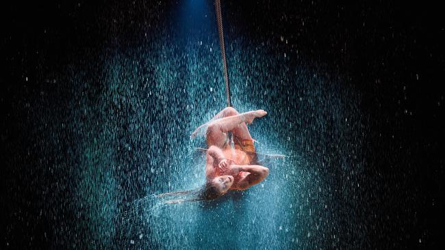 The impressive rain show at LUZIA.