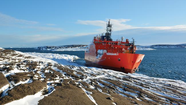 Aurora Australis aground on West Arm at Mawson research station, 2016 .© Brett Free/Australian Antarctic Division