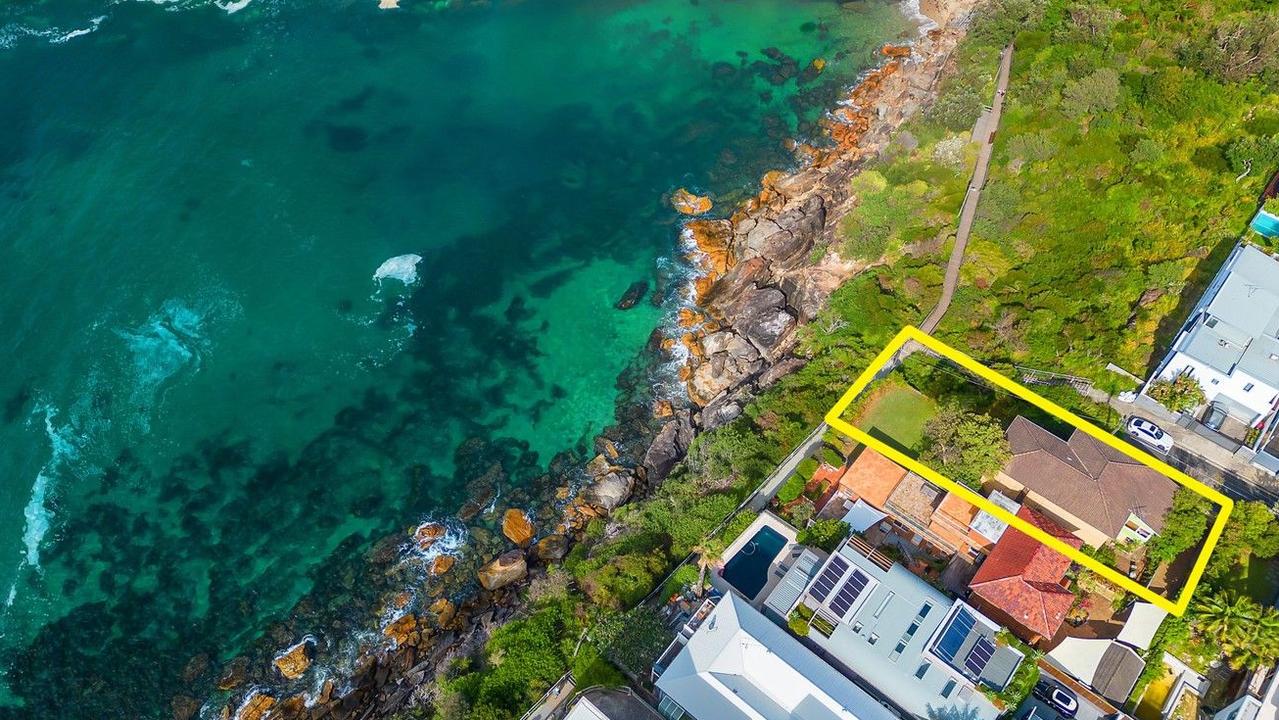 The home looks out over Gordon’s Bay, between Clovelly and Coogee.