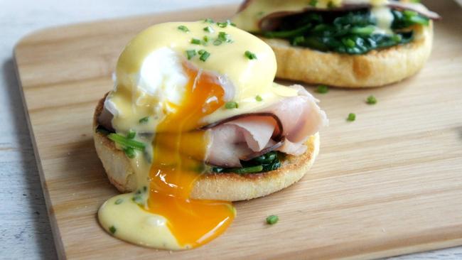 Hibernation Recipes > Eggs Benedict .