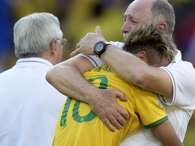 Brazil's forward Neymar (L) hugs Brazil's coach Luiz Felipe Scolari as they celebrate after Brazil won their match against Chile in a penalty shoot out after extra-time in the Round of 16 football match between Brazil and Chile at The Mineirao Stadium in Belo Horizonte during the 2014 FIFA World Cup on June 28, 2014. AFP PHOTO / JUAN MABROMATA