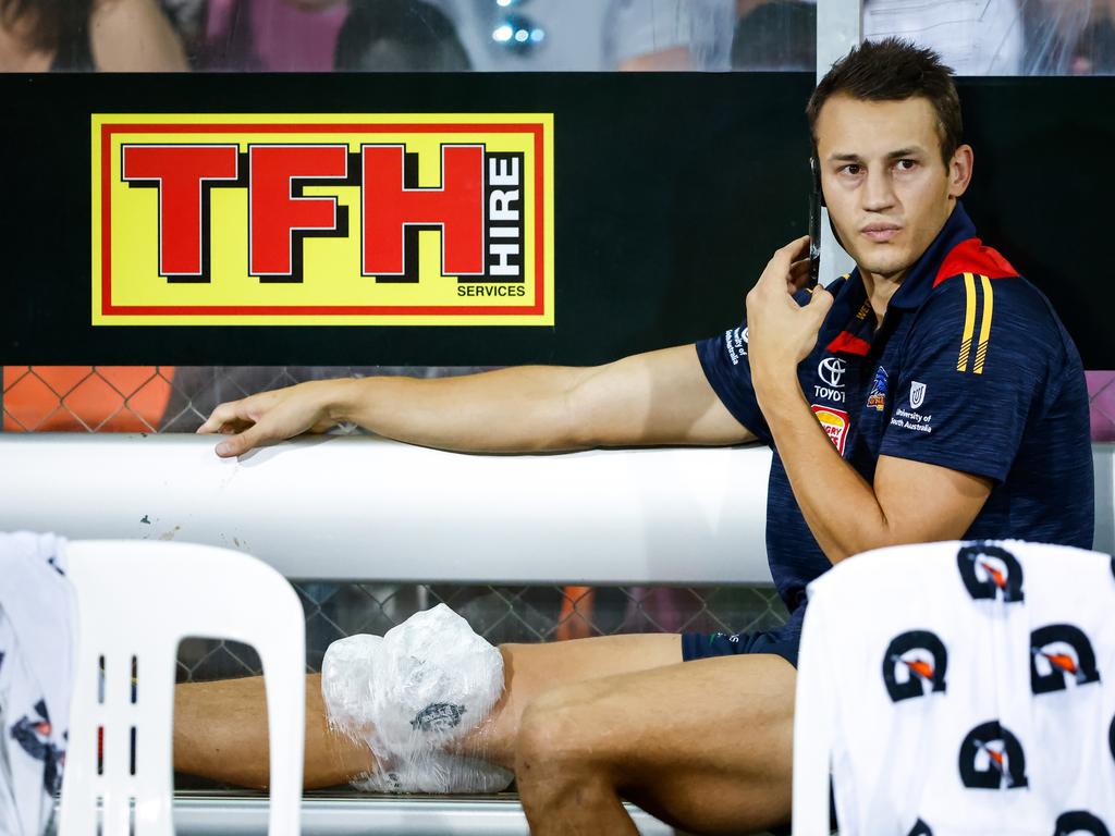 Doedee after injuring his knee against Suns in round 12 last season. (Photo by Dylan Burns/AFL Photos via Getty Images)