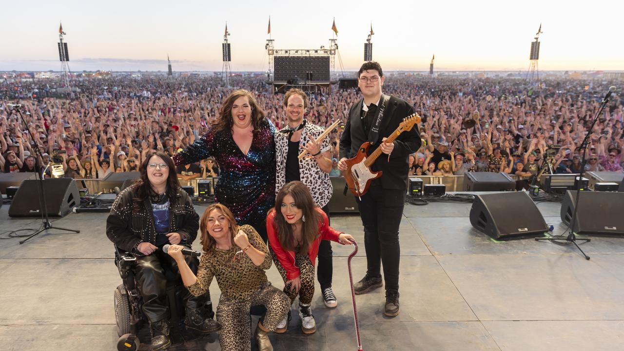 Sync or Swim band on stage with Ella Hooper and Elly-May Barnes at Mundi Mundi Bash for Headliners ABC series. Picture: Supplied/ABC