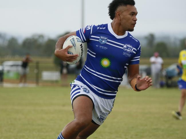 Tuakana Tunupopo heads for the corner. Picture: Warren Gannon Photography