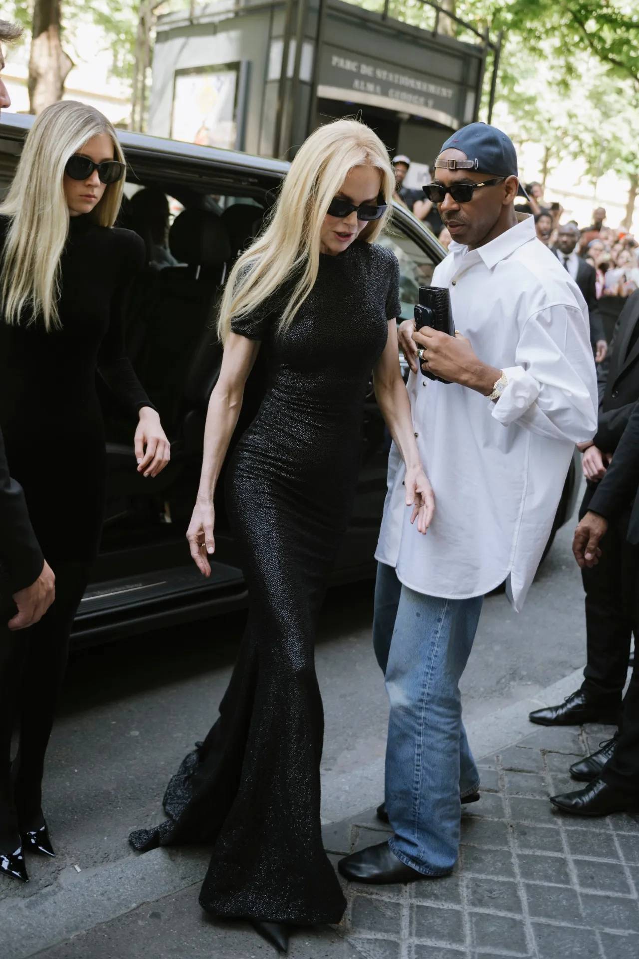 <h3><strong>Nicole Kidman and Sunday Rose Urban</strong></h3><p>Proving Balenciaga couture autumn/winter &rsquo;24/&rsquo;25 was a hotspot for mother-daughter hangs, Kidman brought Sunday Rose, and the duo matched in black dresses and shield sunglasses.</p>