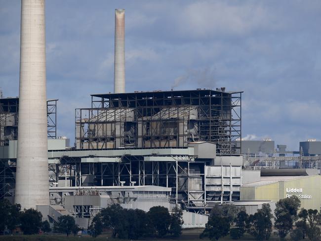 A general view of Liddell power station in Muswellbrook, in the NSW Hunter Valley region, on Sunday, April 22, 2018. Hong Kong based company Alinta Energy has made a $250m offer to AGL to buy the ageing power plant. (AAP Image/Dan Himbrechts) NO ARCHIVING