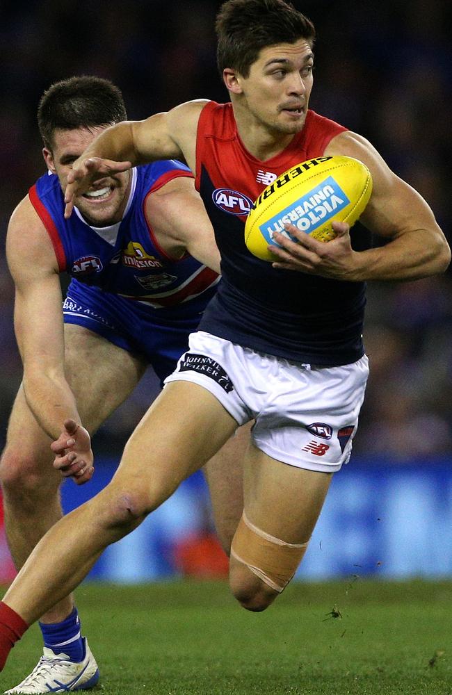 Ex-Demon Jay Lockhart has linked with Southport.