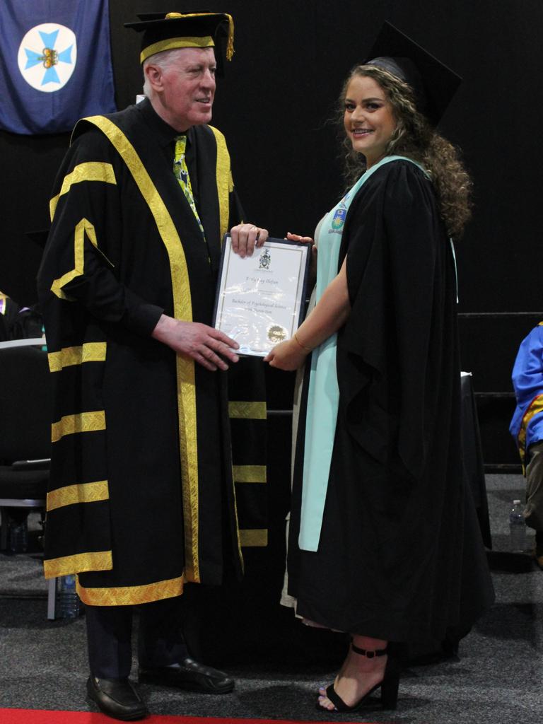 Emily Olofsen graduated with a Bachelor of Psychological Science with Distinction at the CQUniversity graduation ceremony in Bundaberg on December 14, 2023.