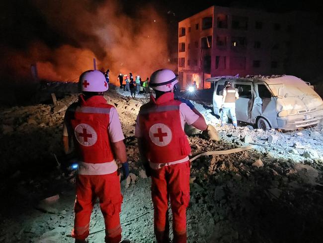 Responders arrive to the site of an Israeli airstrike that targeted the southern Lebanese village of Toul on October 15, 2024, amid the ongoing war between Israel and Hezbollah. (Photo by Abbas FAKIH / AFP)