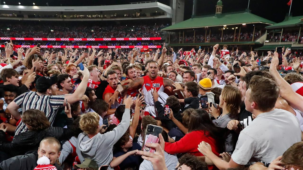 SYDNEY, AUSTRALIA - MARCH 25: Lance Franklin of the Swans celebrates kicking his 1000th goal during the 2022 AFL Round 02 match between the Sydney Swans and the Geelong Cats at the Sydney Cricket Ground on March 25, 2022 In Sydney, Australia. (Photo by Michael Willson/AFL Photos via Getty Images)