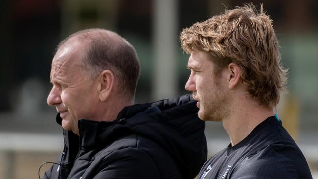 ADELAIDE, AUSTRALIA - NewsWire Photos November 21, 2022: Port Adelaide training at Alberton - coach Ken Hinkley with new recruit Jason Horne-Francis. Picture: NCA NewsWire / Naomi Jellicoe