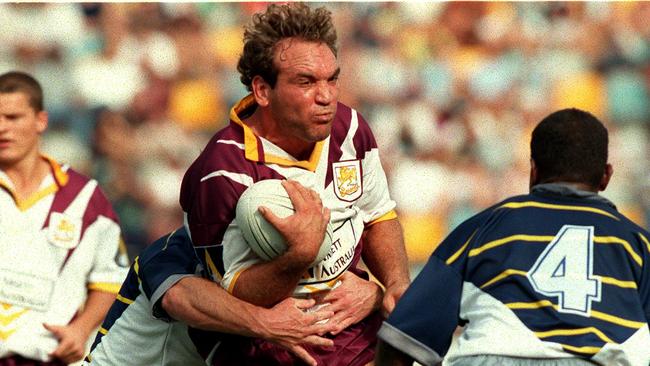 Gorden Tallis in action during the 1998 NRL season. Photo: David/Kapernick