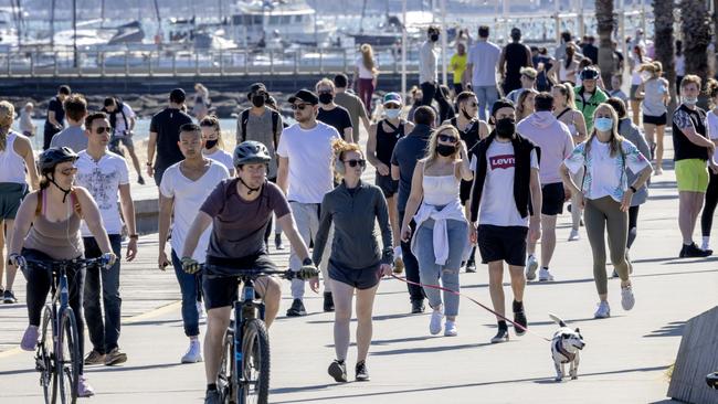 Crowds enjoy a warm Sunday at St Kilda beach. Picture: NCA NewsWire/David Geraghty