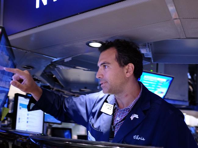 NEW YORK, NY - SEPTEMBER 04: Traders work on the floor of the New York Stock Exchange (NYSE) on September 4, 2015 in New York City. The Dow Jones industrial average finished the day down over 250 points, furthering losses for the week. Spencer Platt/Getty Images/AFP == FOR NEWSPAPERS, INTERNET, TELCOS & TELEVISION USE ONLY ==