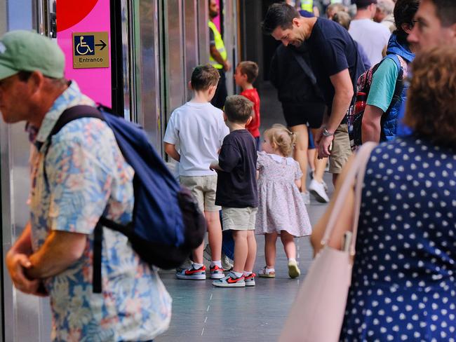 Some children still enjoying the windows. Picture: NewsWire / Luis Enrique Ascui