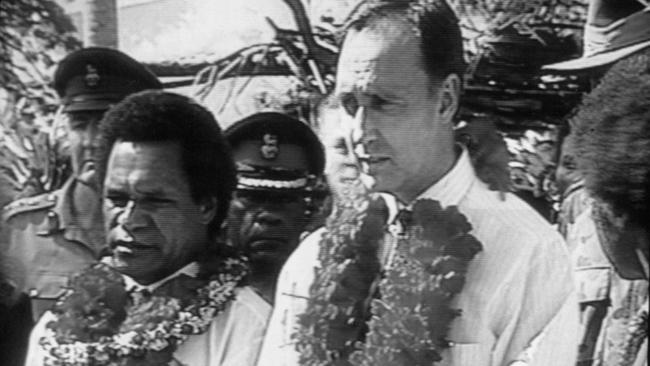 Then-PM Paul Keating (right) on a tour of Cambodia, Indonesia, Japan, PNG and Singapore, in 1992.