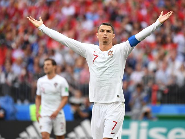 Cristiano Ronaldo slammed for 'pathetic' Portugal dive which earned him  booking - Daily Star