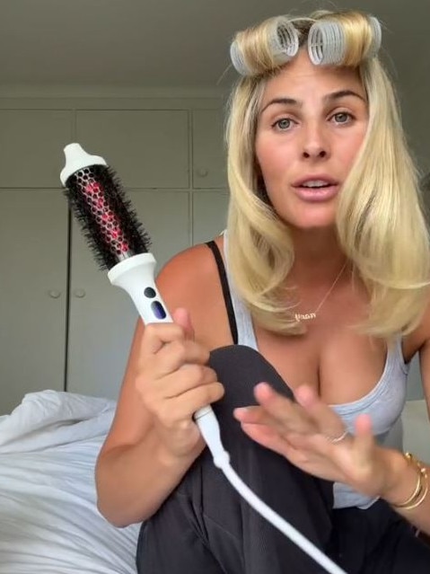 The new BondiBoost Infrared Bounce Brush has been blowing Aussies away. Picture: TikTok/IndyClinton