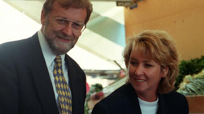 Gareth Evans with then-ALP recruit and former Democrats Senator Cheryl Kernot at the opening of his offices in Dandenong, southeast of Melbourne, in February 1998. Photo: File
