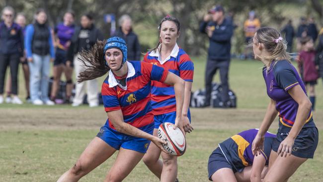 Zoe Geiger for Downlands. Selena Worsley Shield game 1. Girl's rugby 7s Downlands vs Glennie. Saturday, August 6, 2022. Picture: Nev Madsen.