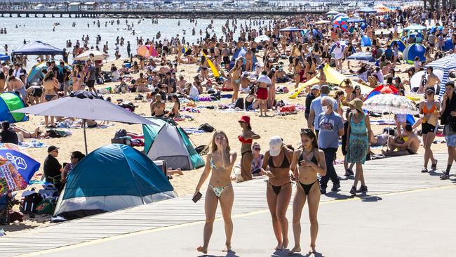 Thousands of people flock to St Kilda beach in Melbourne after lockdown resetrictions eased. Picture: Aaron Francis