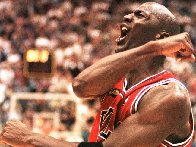 The Chicago Bulls defeated the Charlotte Hornets 103-89 in Game 3 of the NBA 1998 playoffs series.