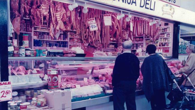 The market opened in 1970 with 250 stalls.