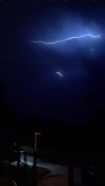 Lightning strikes the Gold Coast on Christmas Day