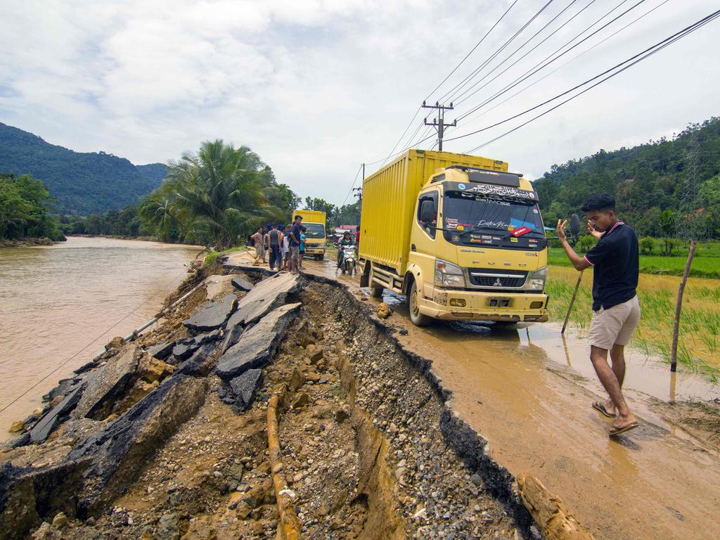 Thousands cut off by deadly floods