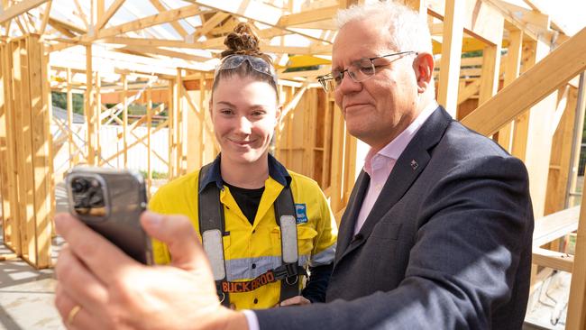 Scott Morrison visits tradies in northern Tasmanian seat of Braddon on Sunday. Picture: Adam Taylor