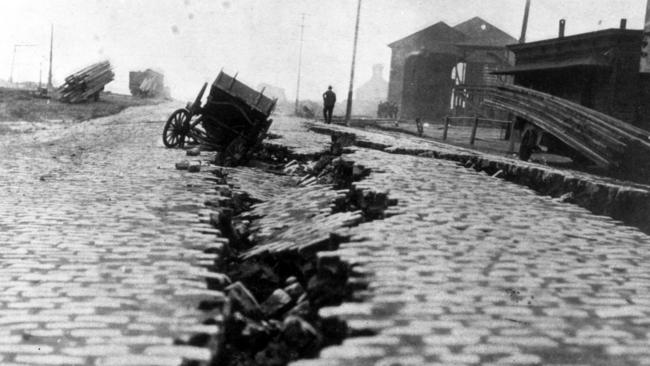 1906 earthquake in San Francisco - collasped road way. historical usa /Earthquakes/Overseas