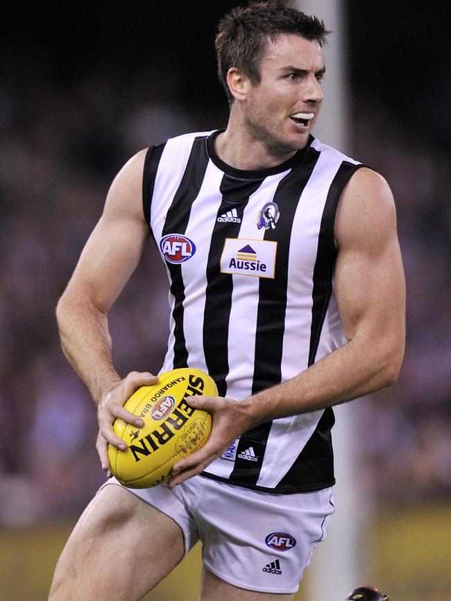 Darren Jolly in action for Collingwood in 2010.