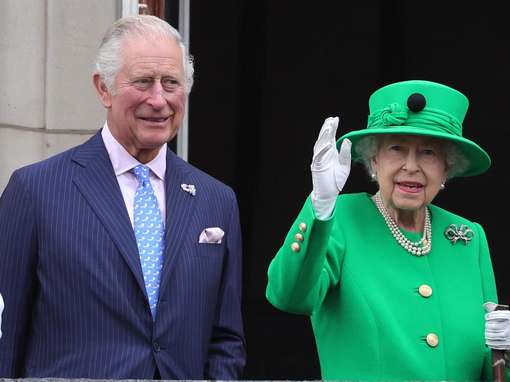 Queen Elizabeth T Shirt Legendary Rip - Queen Of England Memoriam Iphone  Case in 2023