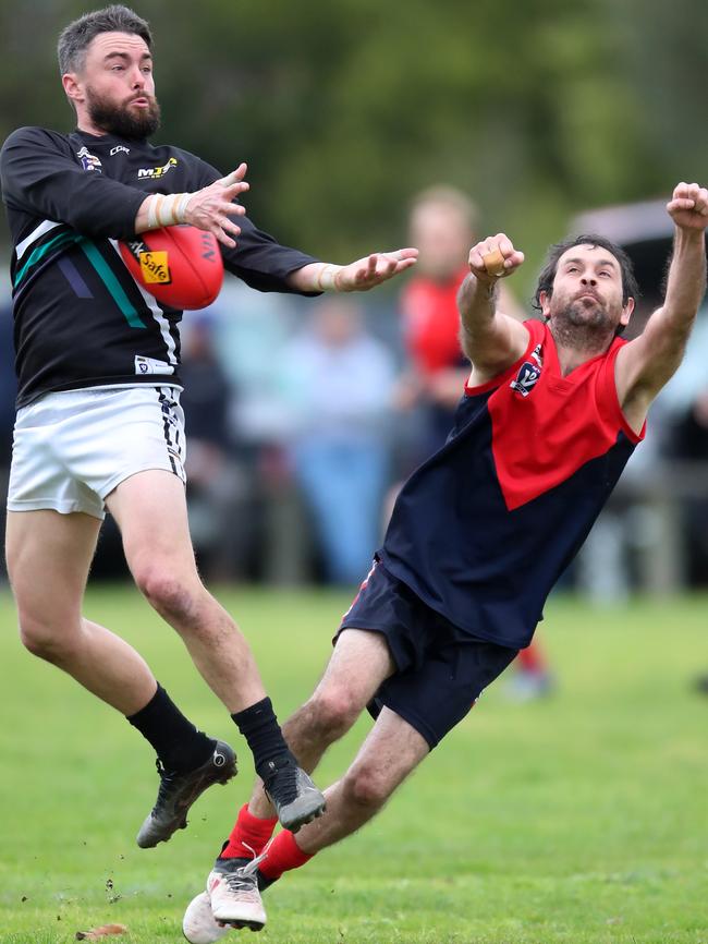 Swift Creek’s Mick Hayes, right, and Omeo’s Ross Ansaldi. Picture Yuri Kouzmin